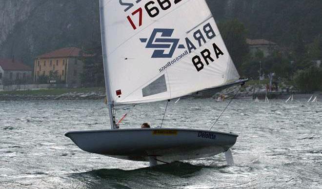 Shaun Priestly foiling at Lake Garda in Italy © Glide Free
